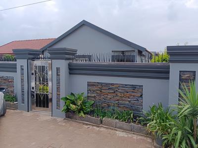 House For Sale in Palm Ridge, Alberton